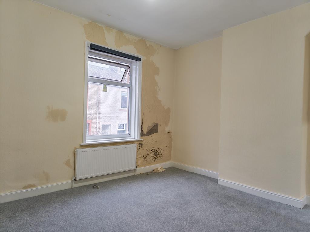 BB11 3 LF 100 Dall Street Burnley Bedroom1 02...