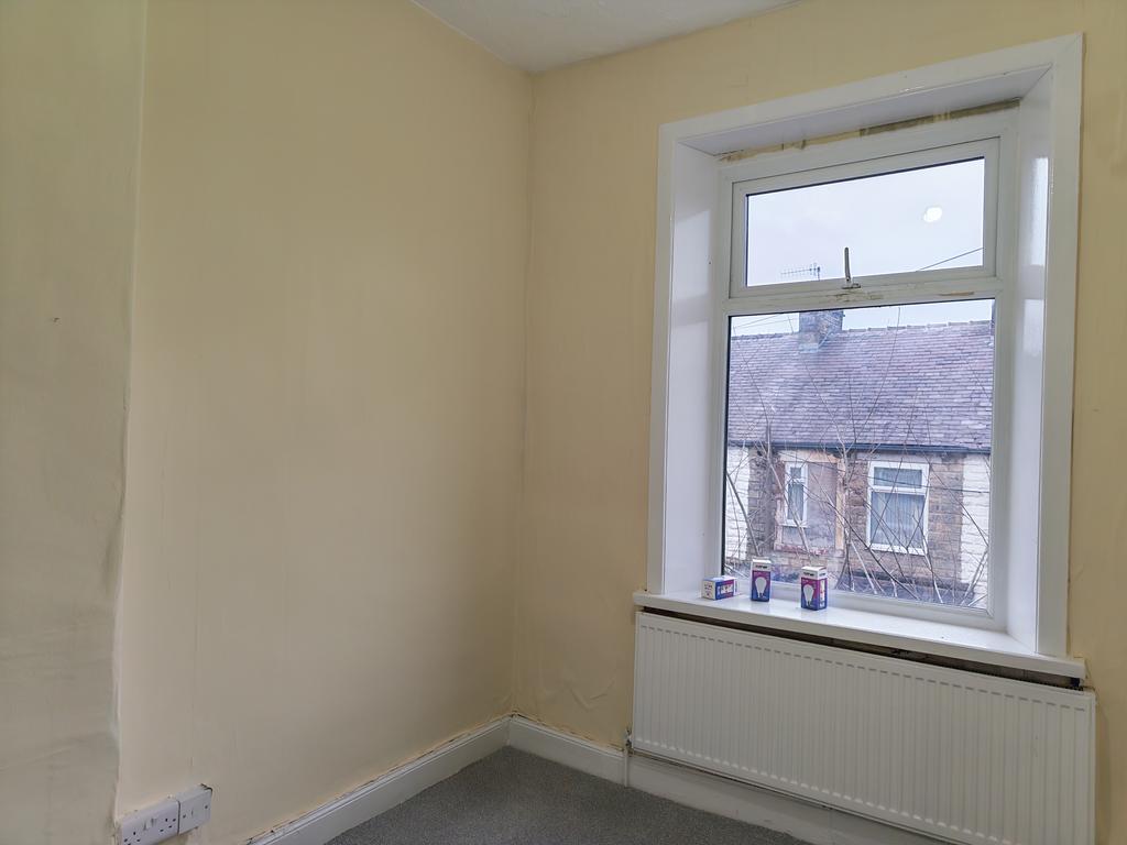 BB11 3 LF 100 Dall Street Burnley Bedroom2 02...