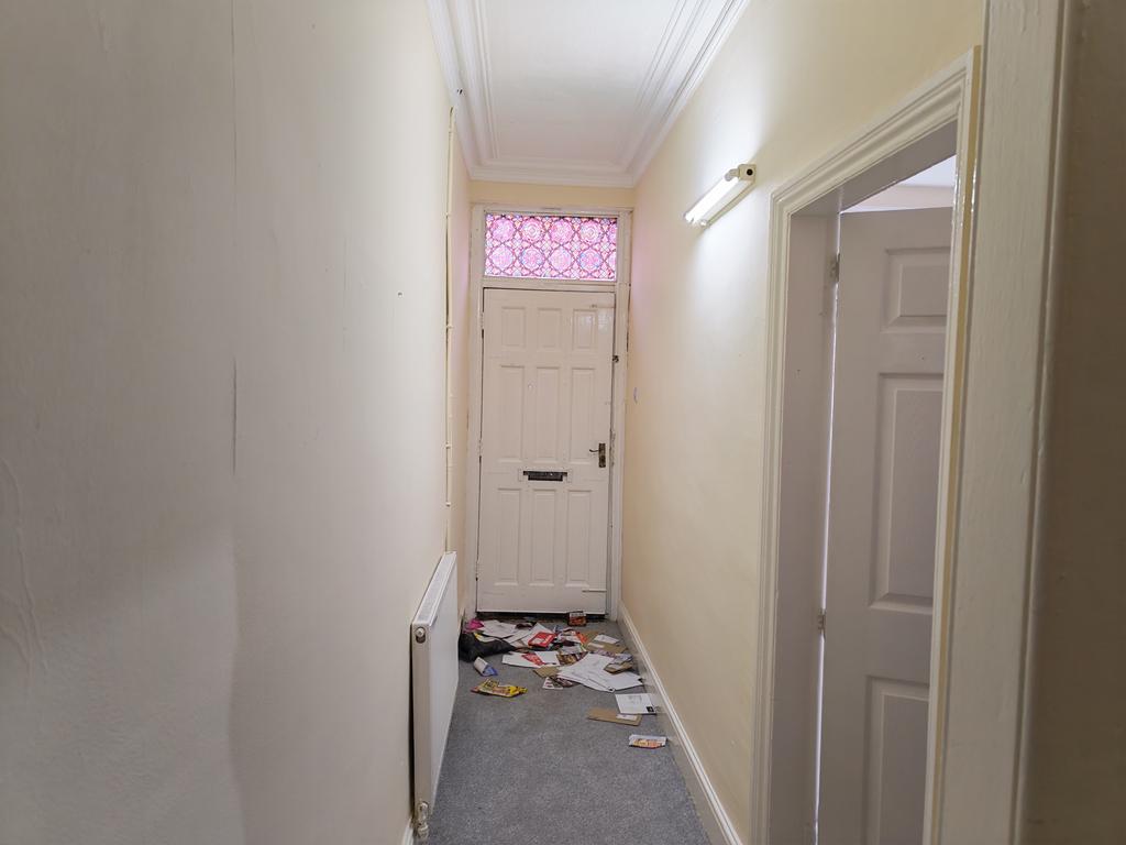 BB11 3 LF 100 Dall Street Burnley Hallway...