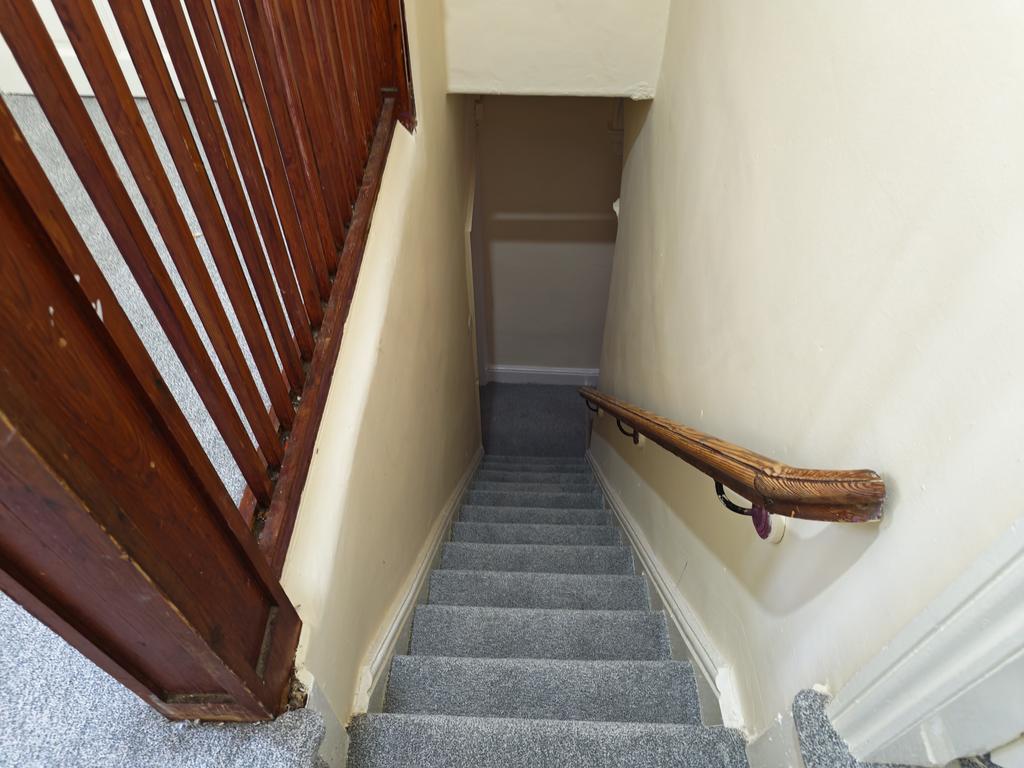 BB11 3 LF 100 Dall Street Burnley Stairs 01...