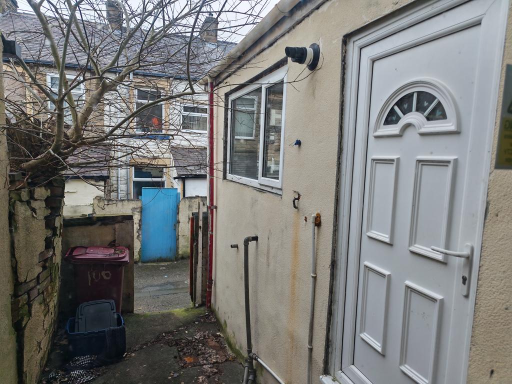 BB11 3 LF 100 Dall Street Burnley Exterior Rear...