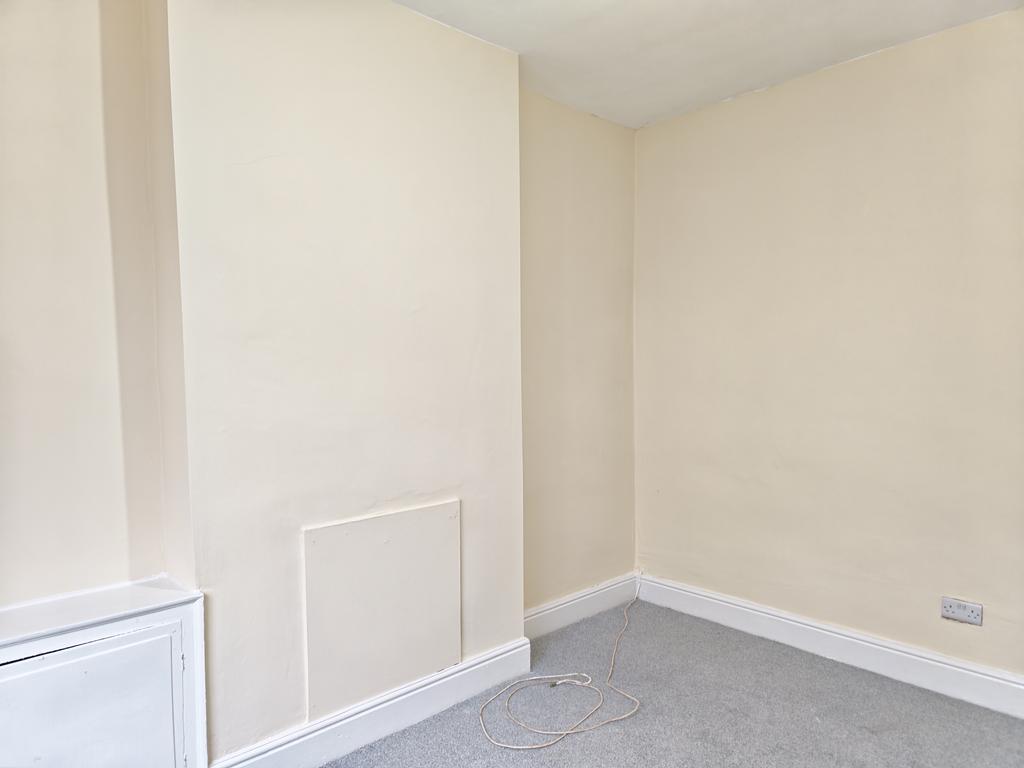 BB11 3 LF 100 Dall Street Burnley Living Room1...