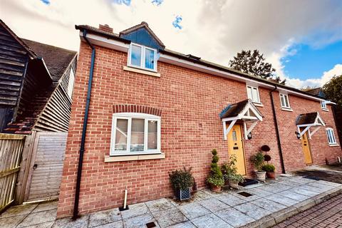 3 bedroom semi-detached house to rent, Kent Mews, Wantage OX12
