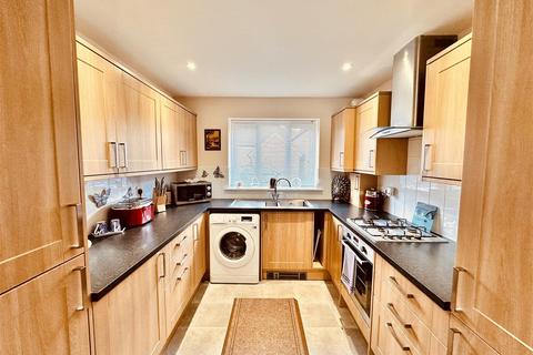 3 bedroom semi-detached house to rent, Kent Mews, Wantage OX12