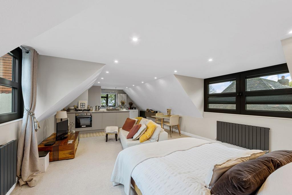 Annexe over Garage