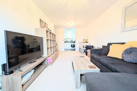 2 bedroom flat for sale, Eaton Avenue, Slough