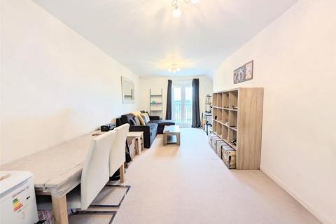 2 bedroom flat for sale, Eaton Avenue, Slough