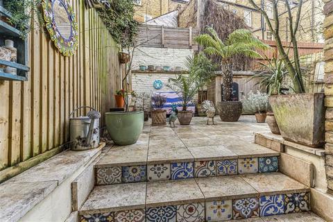 2 bedroom flat for sale, Leander Road, London SW2