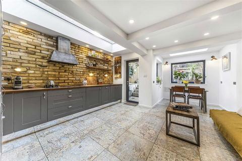 2 bedroom flat for sale, Leander Road, London SW2