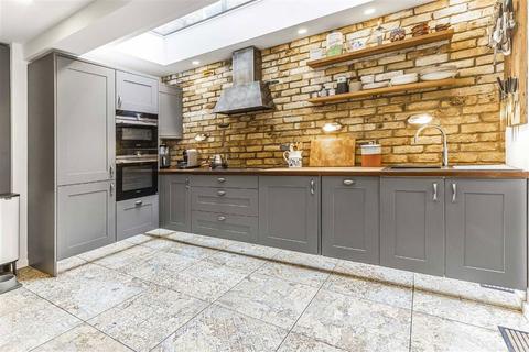 2 bedroom flat for sale, Leander Road, London SW2