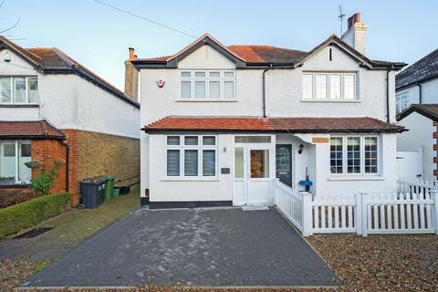 3 bedroom semi-detached house to rent, Orchard Road Farnborough BR6