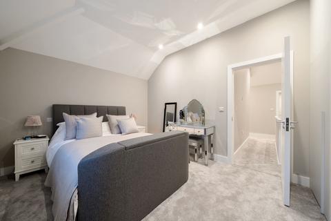 3 bedroom semi-detached house to rent, Orchard Road Farnborough BR6