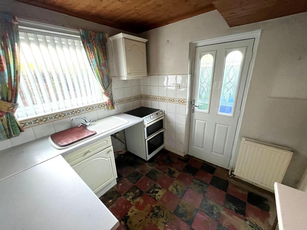 Kitchen 1.jpg