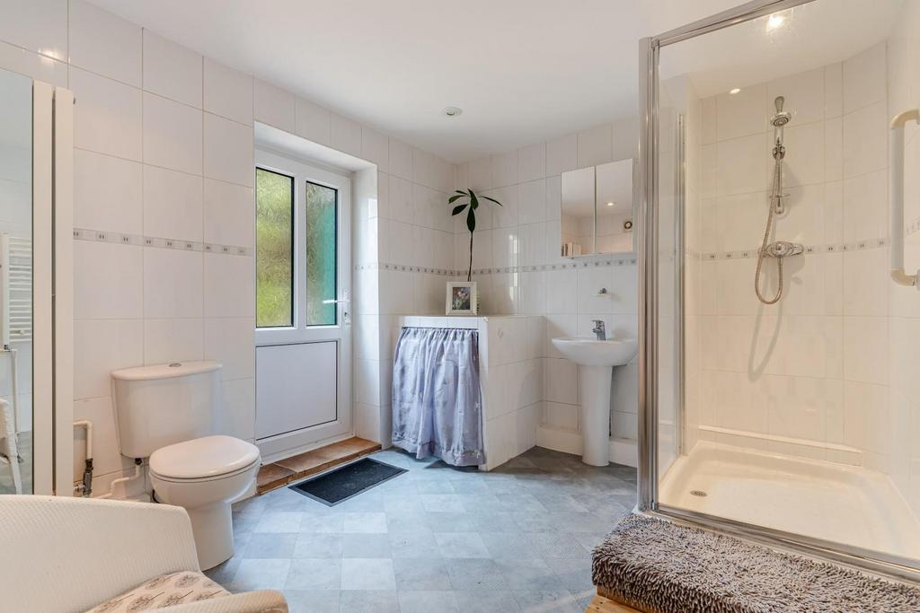 A20 - 26 College Road Newton Abbot - 250422.jpg