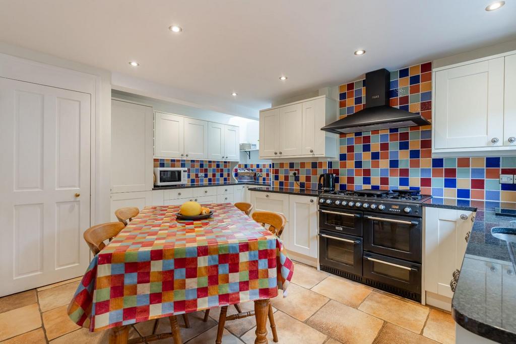 A21 - 26 College Road Newton Abbot - 250422.jpg