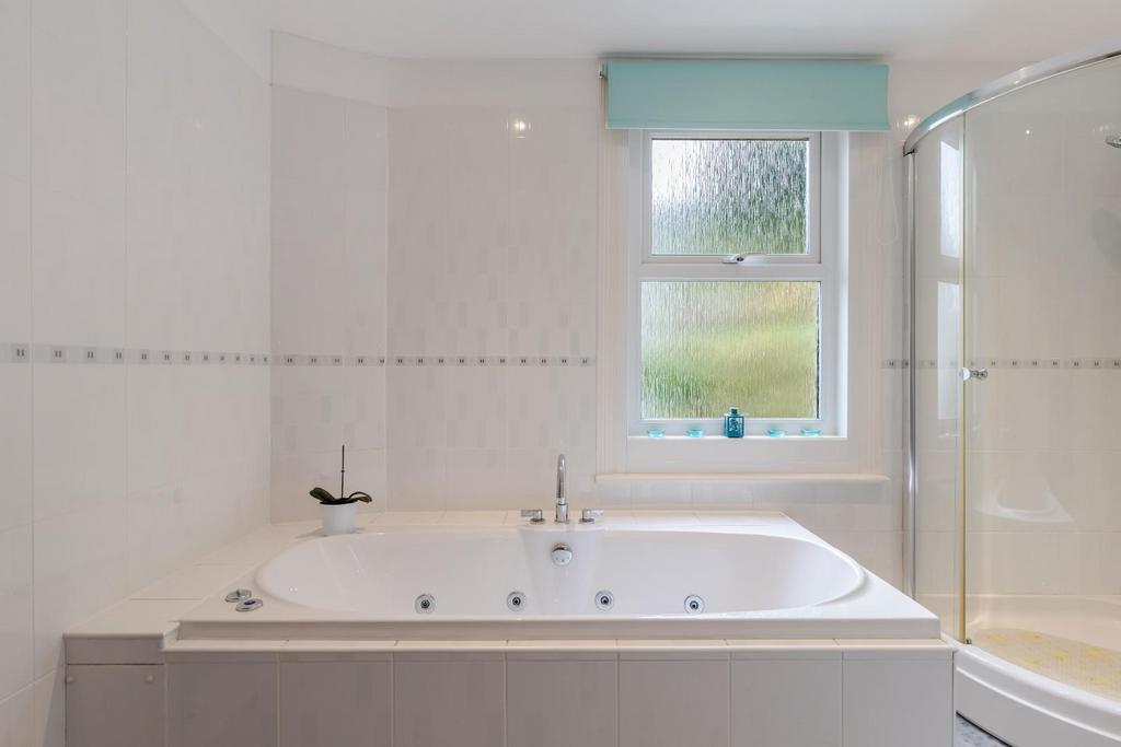 A30 - 26 College Road Newton Abbot - 250422.jpg