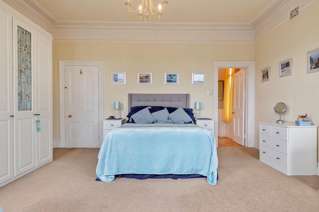 A40 - 26 College Road Newton Abbot - 250422.jpg