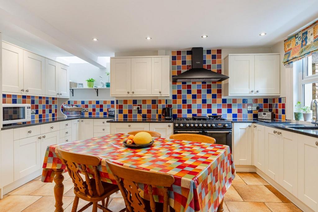 A22 - 26 College Road Newton Abbot - 250422.jpg
