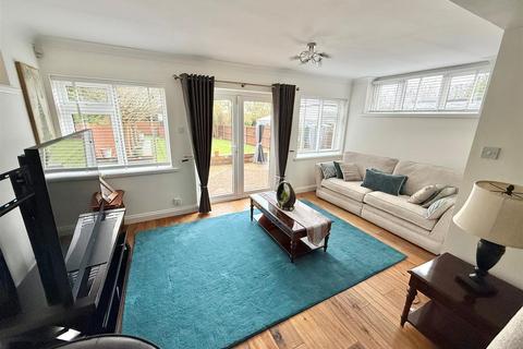 4 bedroom detached house for sale, Fairford Avenue, Luton