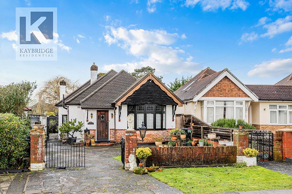 The Warren, Worcester Park - KT4 7 DH