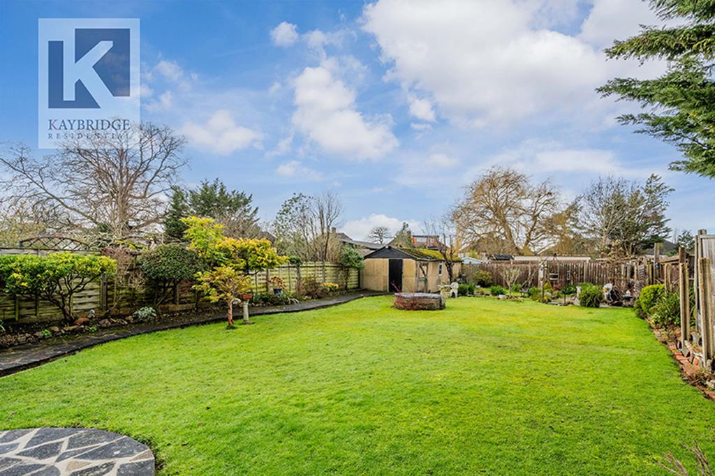 The Warren, Worcester Park - KT4 7 DH