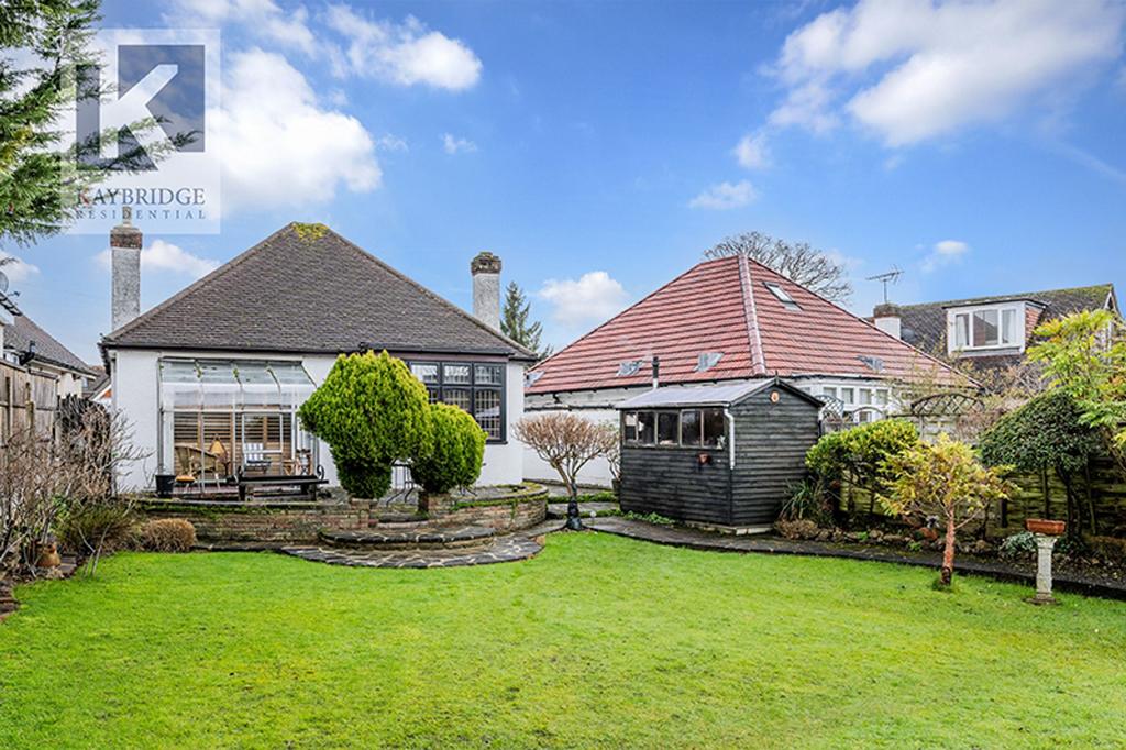 The Warren, Worcester Park - KT4 7 DH
