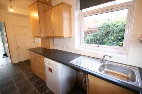 3 bedroom semi-detached house to rent, St. Marys Road, Manchester M40
