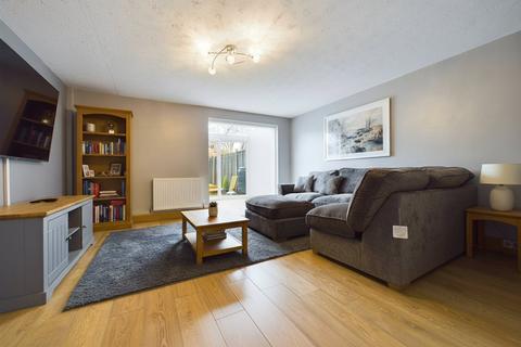 3 bedroom terraced house to rent, Millins Close, Owlsmoor, Sandhurst, Berkshire, GU47
