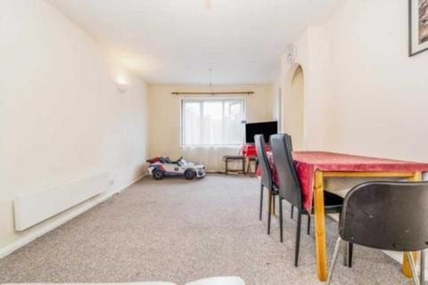 2 bedroom flat to rent, Waterside Close, Barking, IG11