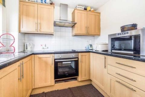 2 bedroom flat to rent, Waterside Close, Barking, IG11