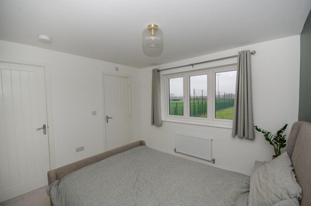 Bedroom one pic 2.jpg