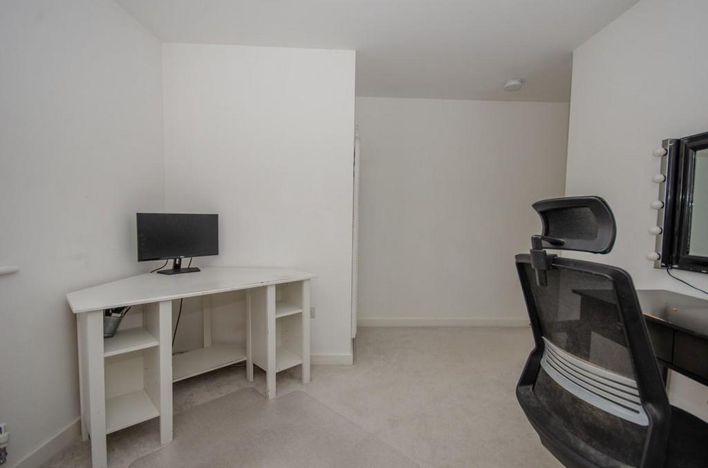 Bedroom two pic 2.jpg