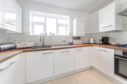 4 bedroom flat for sale, Jebb Avenue, London, SW2