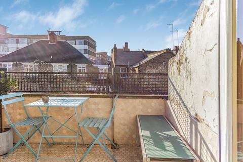4 bedroom flat for sale, Jebb Avenue, London, SW2