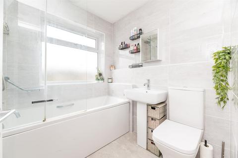 undefined, Throstle Nest Close, Otley LS21