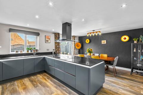 undefined, London Road, Aylesbury HP22