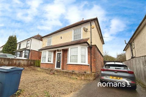 3 bedroom detached house to rent, West Wycombe Road, High Wycombe, HP12