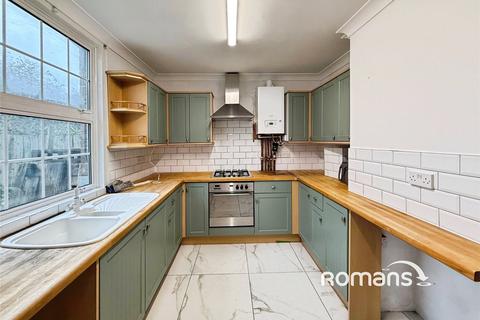 3 bedroom detached house to rent, West Wycombe Road, High Wycombe, HP12