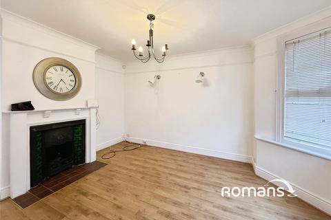 3 bedroom detached house to rent, West Wycombe Road, High Wycombe, HP12