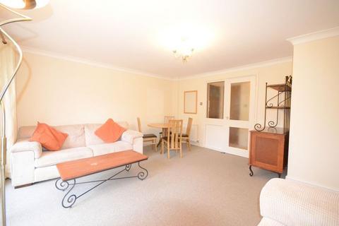 2 bedroom flat to rent, Fountain Gardens, Windsor, SL4