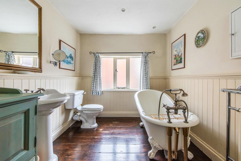 Principal bathroom