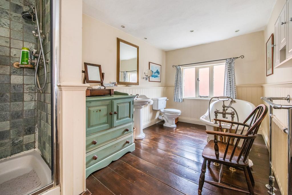Principal bathroom