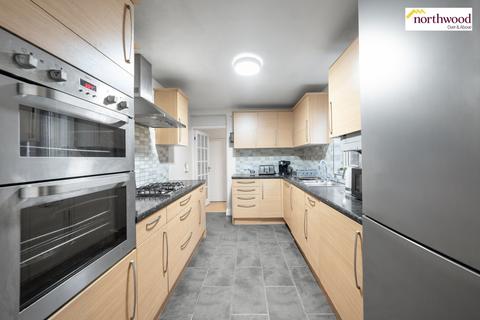 4 bedroom end of terrace house for sale, Cassiobridge Road, Watford, WD18