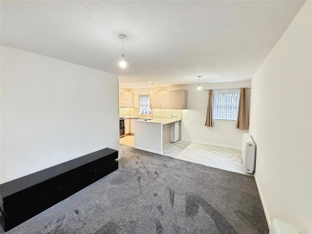 Lounge/Dining Area