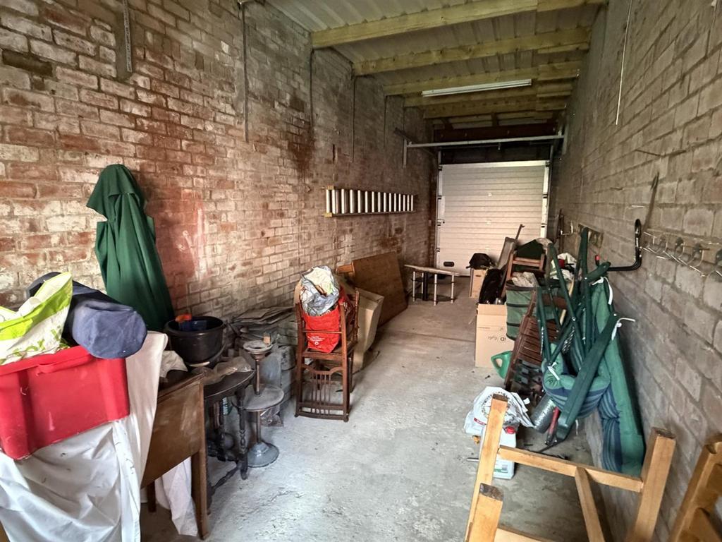 Garage 2