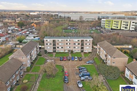1 bedroom flat for sale, Bridle Close, Enfield