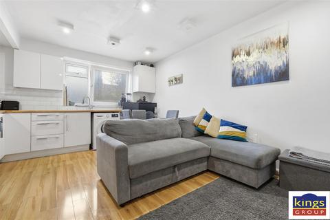 1 bedroom flat for sale, Bridle Close, Enfield