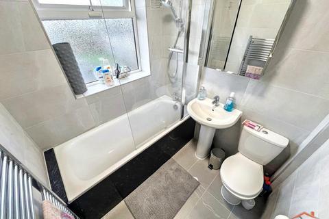 4 bedroom semi-detached house for sale, Westleigh Gardens Edgware, HA8