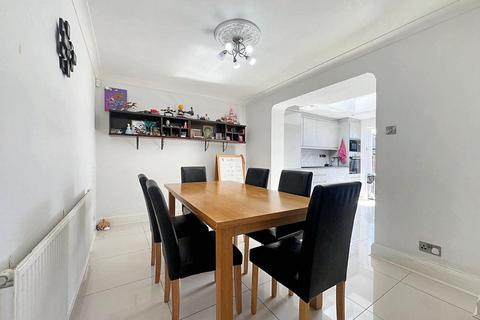 4 bedroom semi-detached house for sale, Westleigh Gardens Edgware, HA8