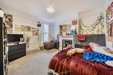 3 bedroom apartment for sale, Weir Road, London SW12